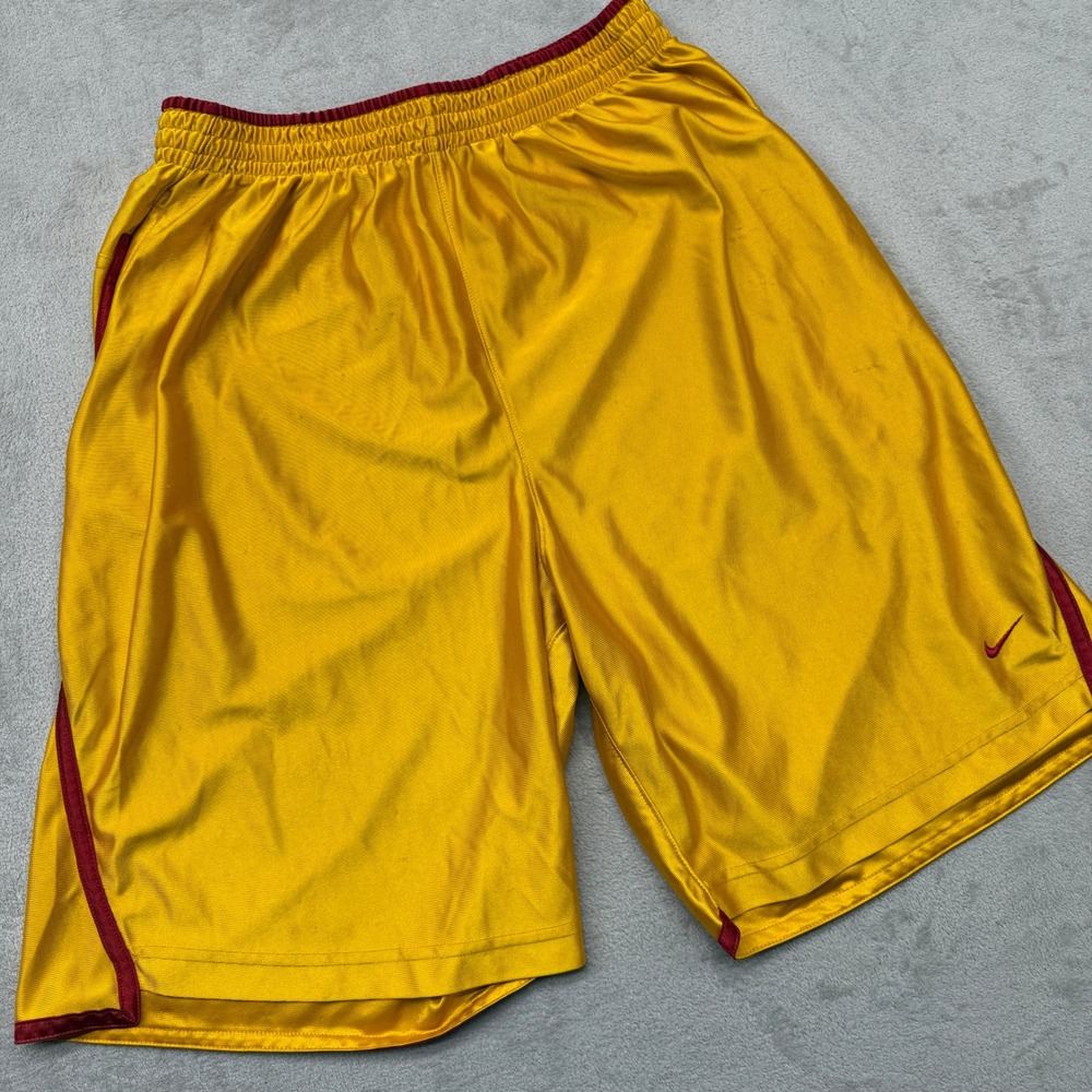 Vintage Iowa State Cyclones Shorts Men Medium Gold Nike Basketball  College NCAA